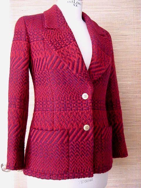 CHANEL 00A Jacket 36 MINT SMASHING garnet red w/purple diamante 