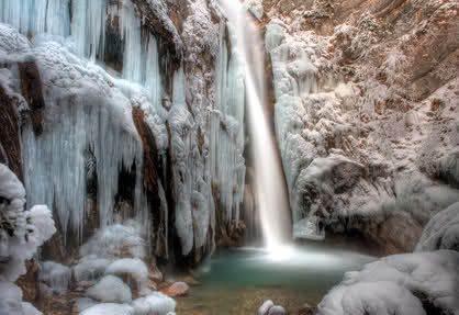 They let the water flow, they empty overcrowded places in front of 