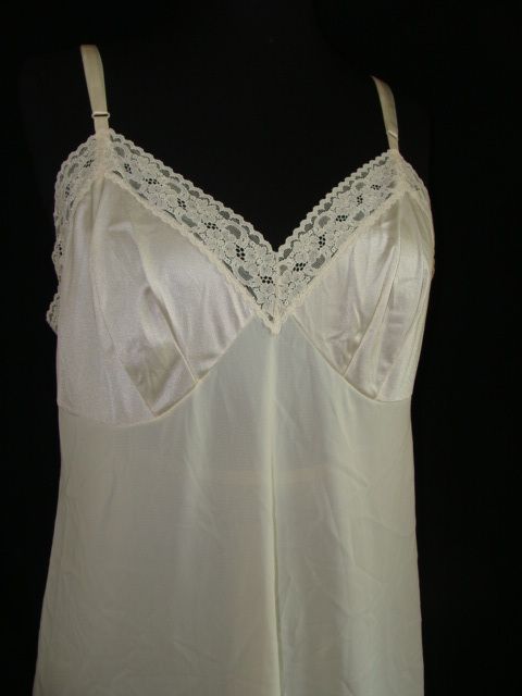 VTG Vanity Fair Nylon Full Slip~~~ SZ 38  