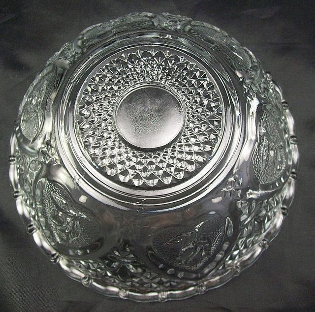 Round Hearts Pressed Glass Candy Dish KIM INDONESIA  