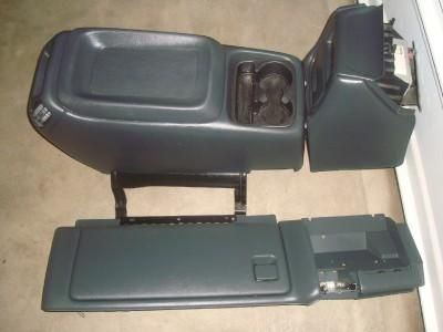 99 02 AVALANCHE SUBURBAN YUKON TAHOE SILVERADO CENTER CONSOLE DARK 