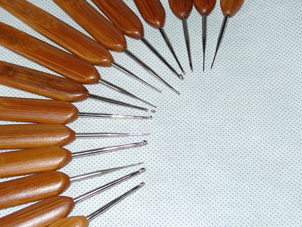 15 Aluminium Crochet Hooks with Bamboo Handle 0.5 2.0mm  