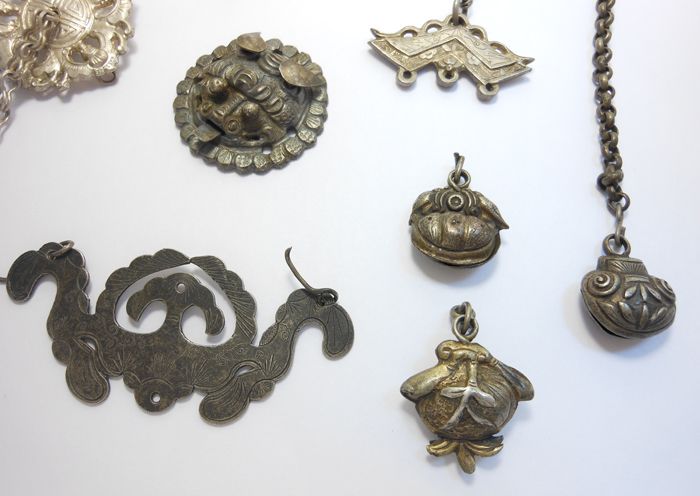 GREAT LOT INTERESTING OLD CHINESE SILVER BELLS & CHARMS $❶NR  