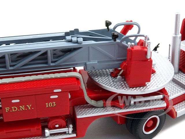 FDNY LADDER 103 AMERICAN LAFRANCE TDA ALF 900 1/64  