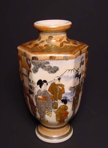 SIGNED JAPANESE SATSUMA ENAMEL VASE c. 1900  