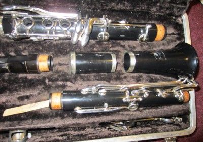 BUESCHER ARISTOCRAT CLARINET W CASE GREAT CONDITION  