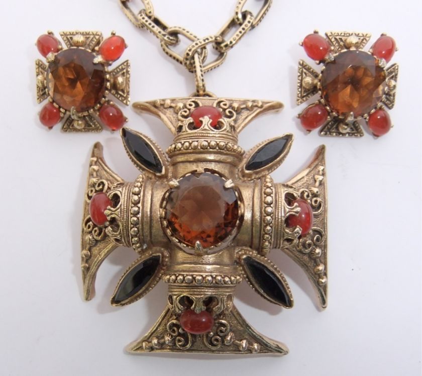 VINTAGE FLORENZA RHINESTONE JEWELED MALTESE CROSS PENDANT NECKLACE 