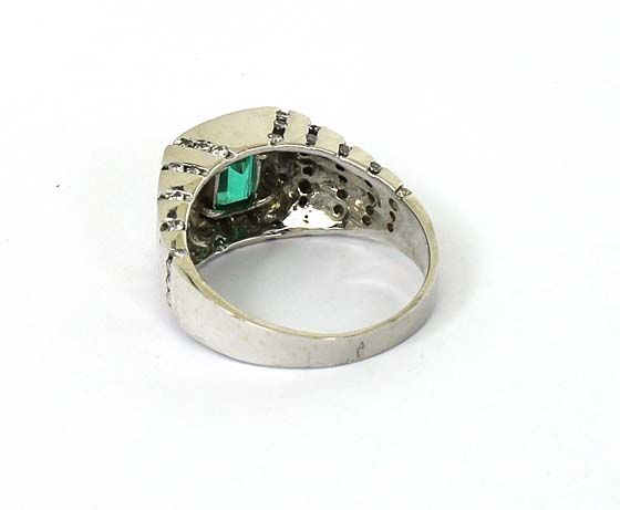 this is a trendy 14k gold diamonds and emerald solitaire band