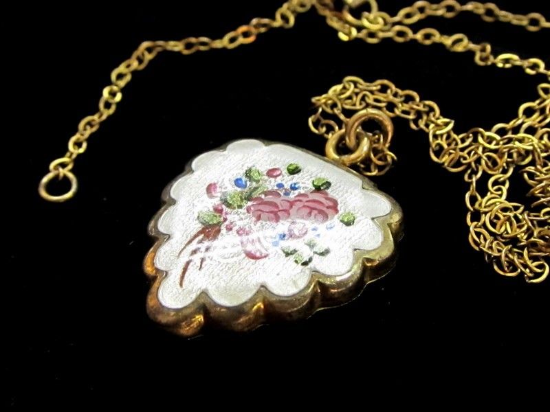 VINTAGE GOLD FILLED GUILLOCHE ENAMEL FLOWER PHOTO LOCKET HEART CHARM 