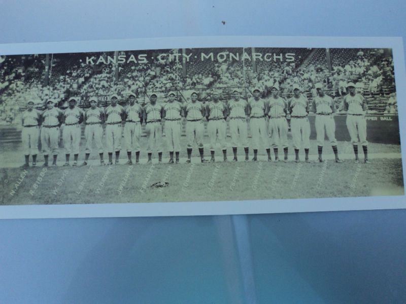 KANSAS CITY MONARCHS TEAM PHOTO W/PAIGE,  