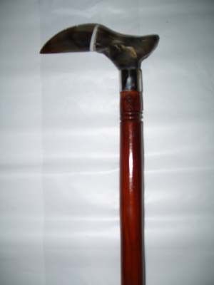   MADE CARVED NATURAL BLACK HORN & AFRICAN WOOD WALKING STICK/ CANE #18