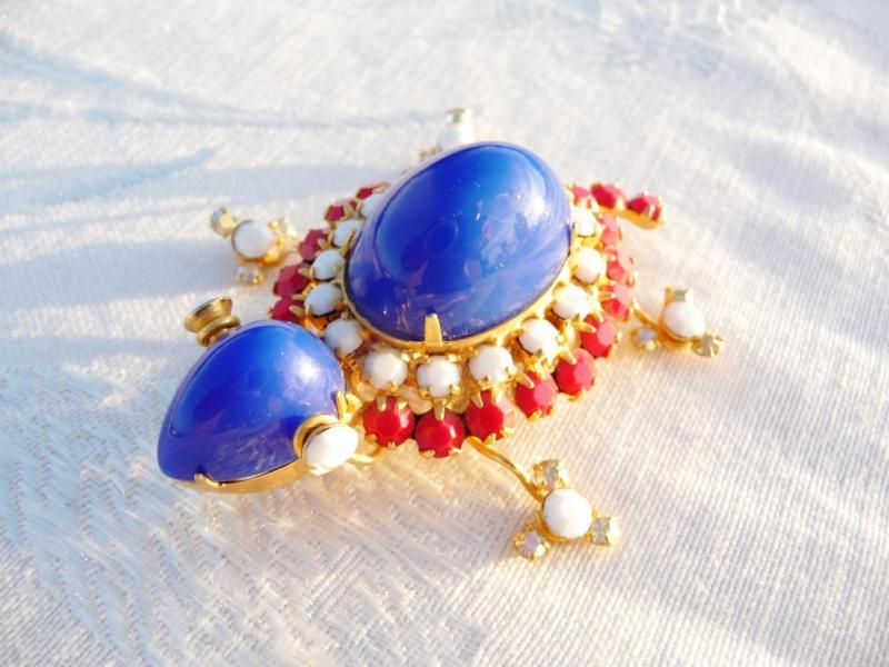 RARE Vintage Red White Blue Glass Rhinestone TURTLE BROOCH by Juliana