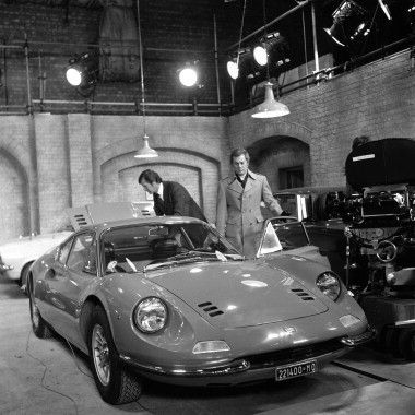 PERSUADERS ROGER MOORE TONY CURTIS FERRARI DINO PHOTO  