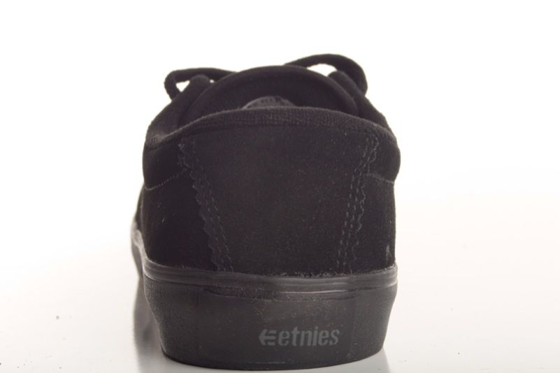 These are a mens Etnies Jameson 2.5 shoes, in the US size 9.