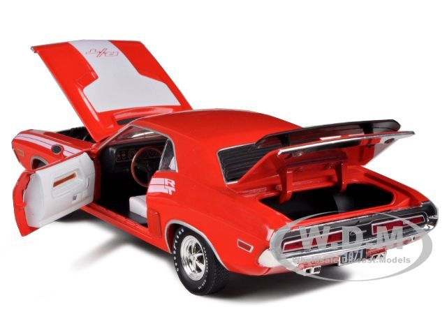 1971 DODGE CHALLENGER R/T 383 RED 1/24 DIECAST CAR M2 MACHINES 40200 