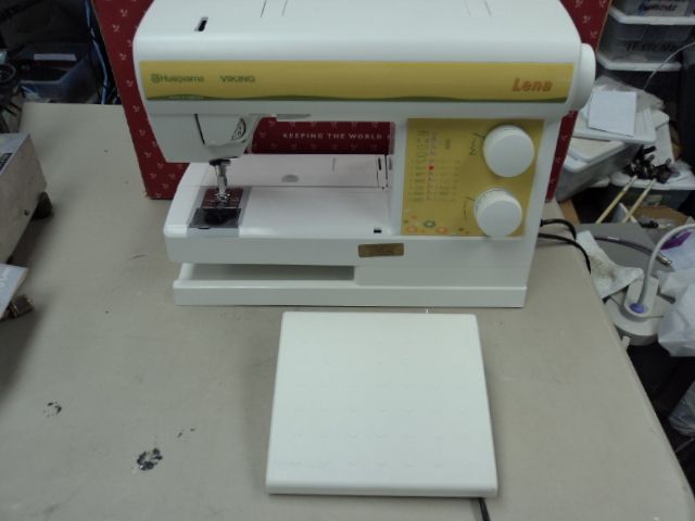 HUSQVARNA VIKING LENA SEWING MACHINE  