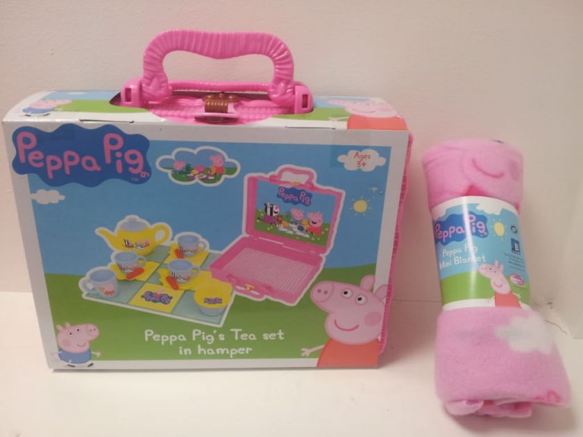 PEPPA PIG MEGA DEAL PICNIC CASE, BLANKET AND ROYAL FAMILY FIGURE SET 