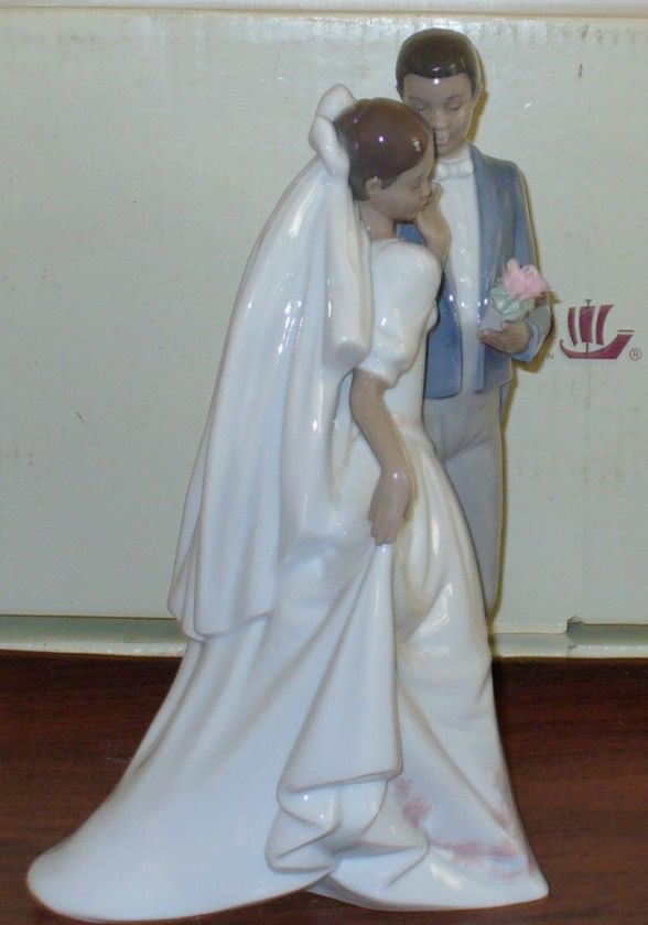 LLADRO NAO FOREVER LOVE # 1336 Mint Condition  