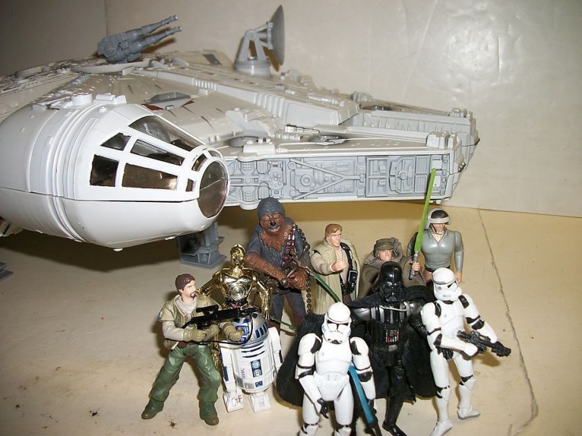 Star Wars Millennium Falcon & 10 Figures  