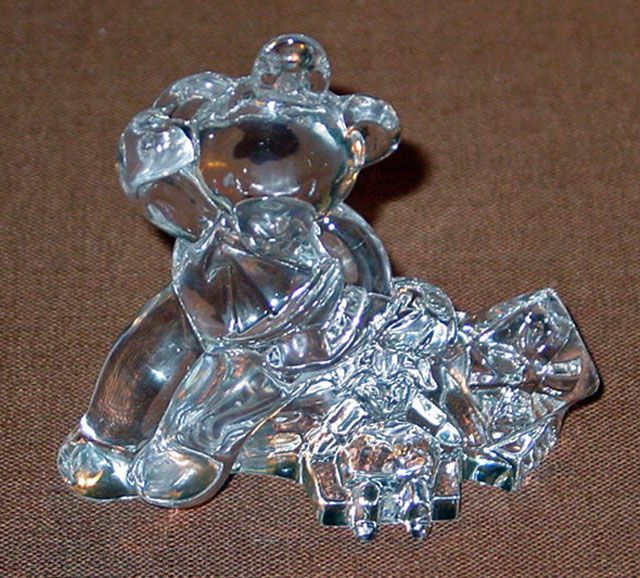 WATERFORD CRYSTAL CHRISTMAS WONDERS ORNAMENT TEDDY BEAR With PRESENTS 