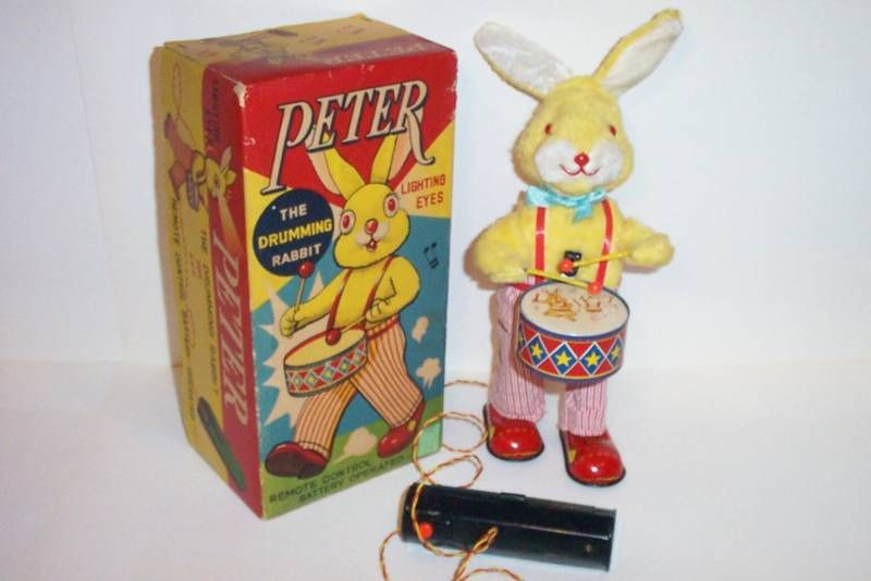   DRUMMING RABBIT BATTERY OPERATED TIN BUNNY TOY JAPAN MINT MIB  